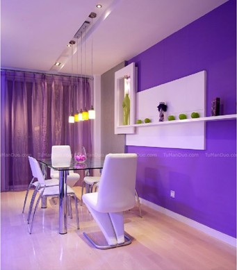 紫色餐廳讓用餐變成一種享受。