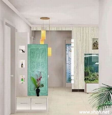 廁所有兩個(gè)門(mén)