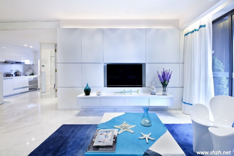 藍(lán)白地中?？蛷d裝修